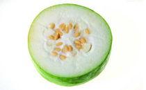 瓜有点烂可以吃吗,美味依旧在——探究烂瓜的食用可能性