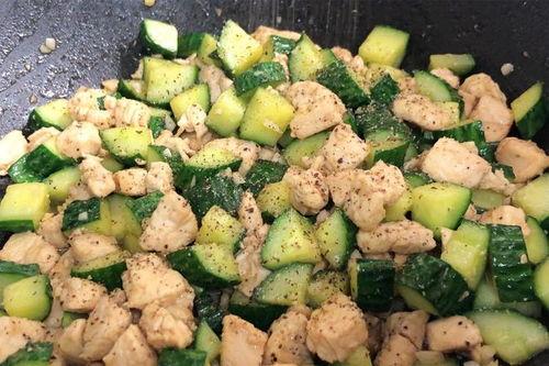 吃瓜能鸡肉吗,吃瓜也能鸡肉？揭秘神奇食材的跨界融合